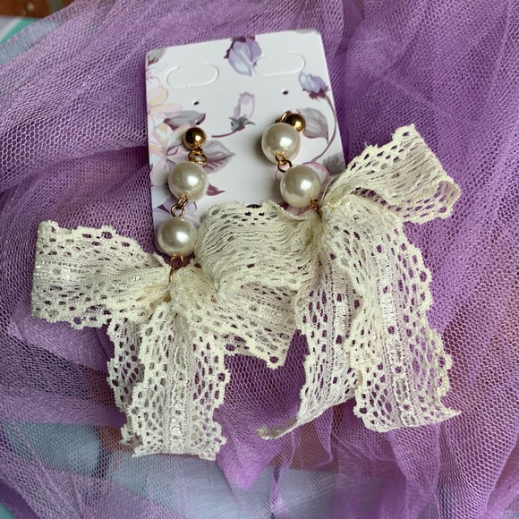 Jewelry - 3/$25 🎀 VINTAGE LACE EARRINGS